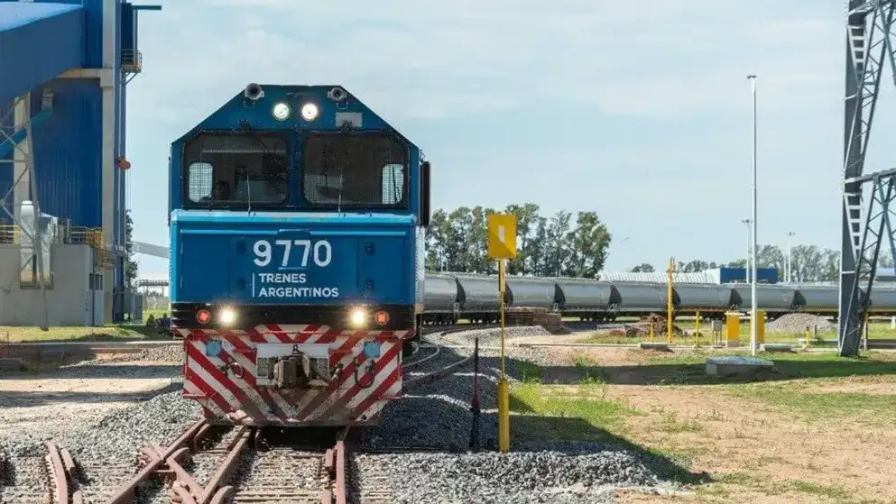 Córdoba: un joven intentó colgarse de un tren, cayó a las vías y está grave - 1
