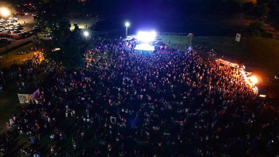 Una multitud disfrutó en el Dique de una nueva edición de la Fiesta Retro