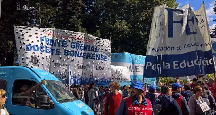 Paro docente: Lunes sin clases y marcha a la municipalidad