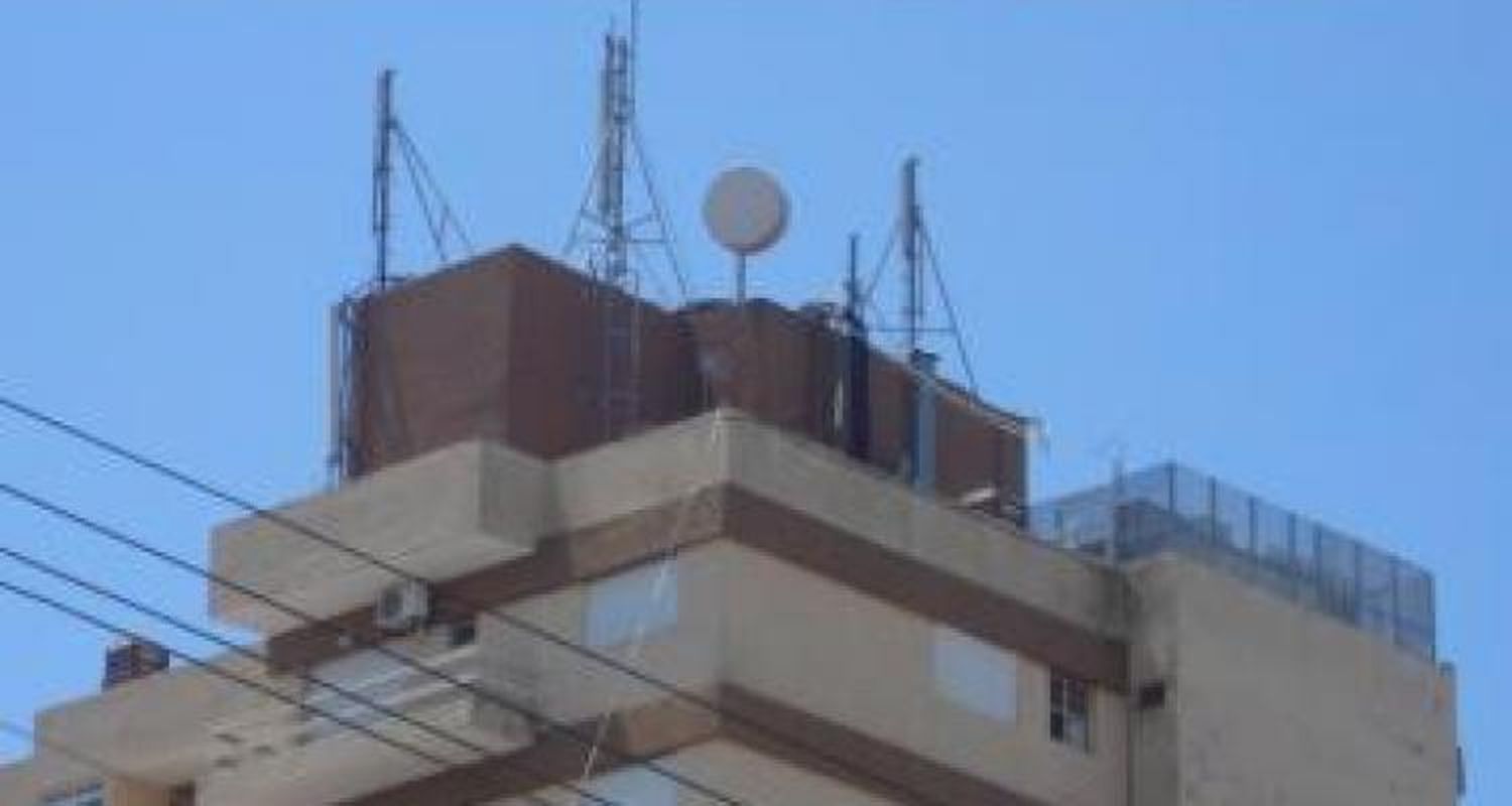 Las antenas de telefonía generan temor pero nadie las controla