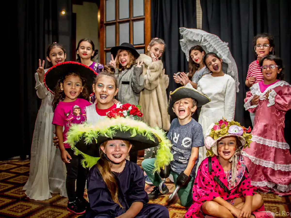 Van a la escuela de verano, ¡pero en el teatro!