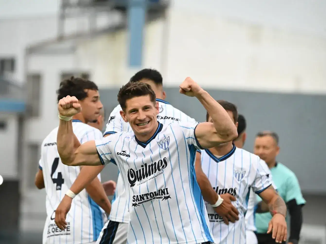 Juventud Unida goleó a Parque Sur y aseguró la clasificación a los octavos de final