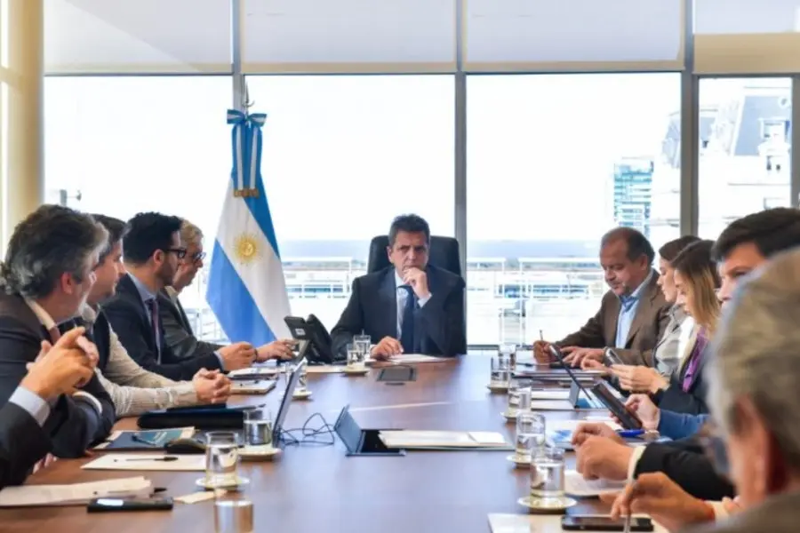 Massa arranca la semana entre la gestión y la campaña