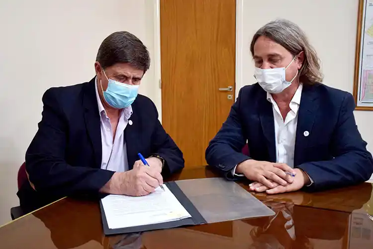 San Cayetano firmó convenio con la escuela de medicina