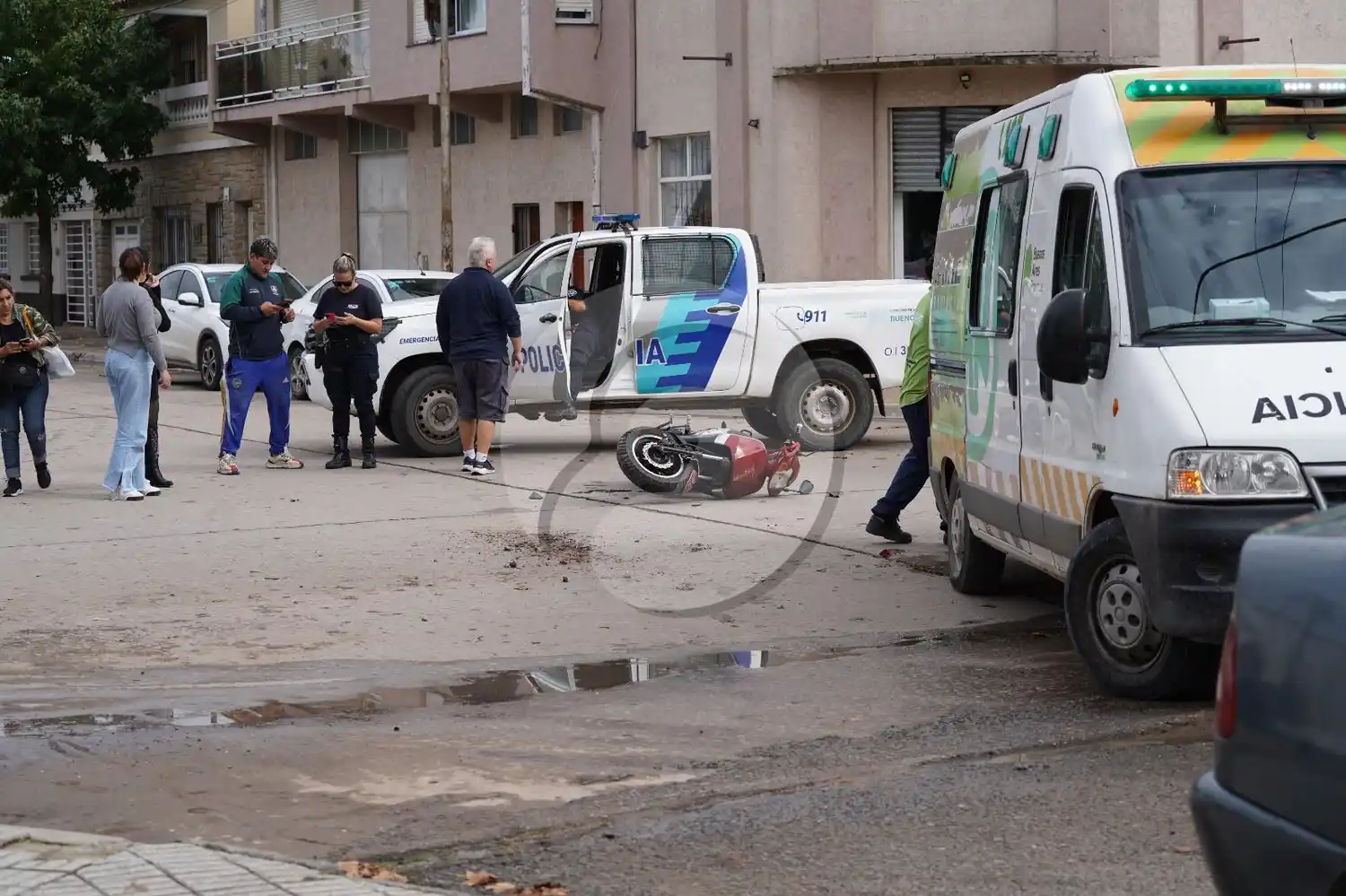 Una motociclista herida en un choque