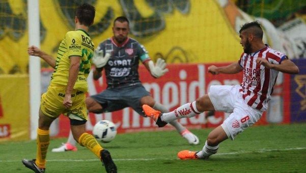 La lluvia despertó a Unión y terminó empatando con Defensa