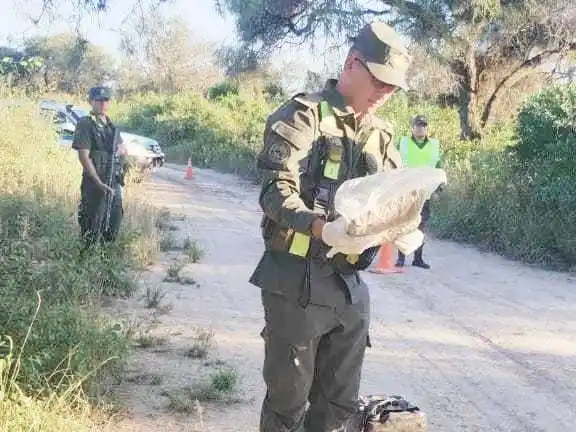 Descartan un bidón con marihuana al 
advertir la presencia de gendarmes