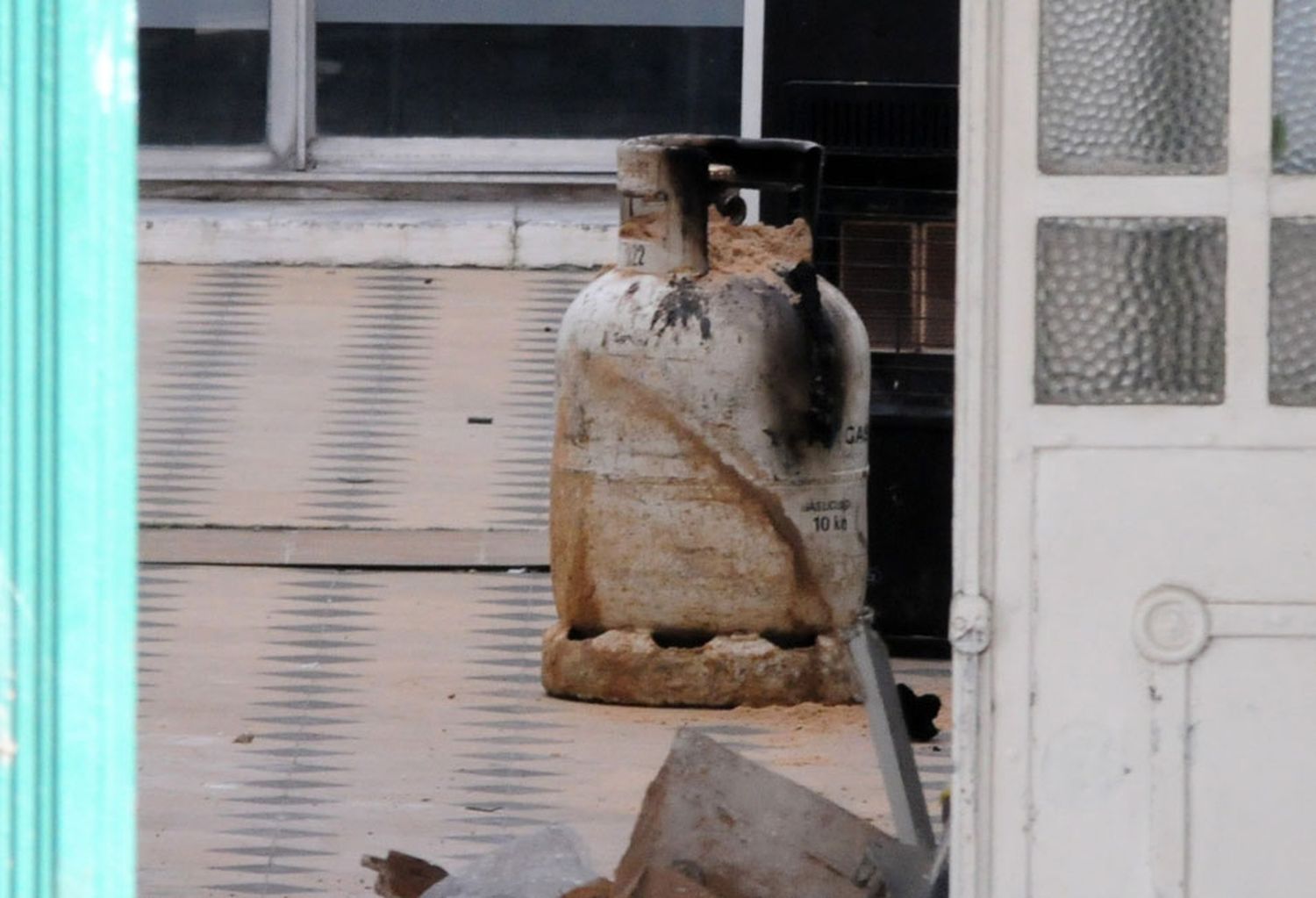 Una persona debió ser trasladada al Hospital por el incendio de una garrafa