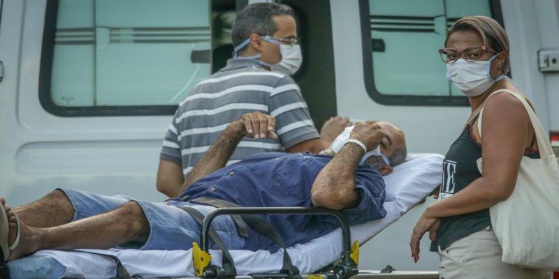 COVID-19 desborda a Latinoamérica y colapsa sus frágiles sistemas de salud