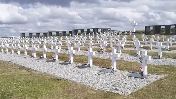 Argentina y  Reino Unido acordaron nuevas identificaciones de soldados caídos en Malvinas