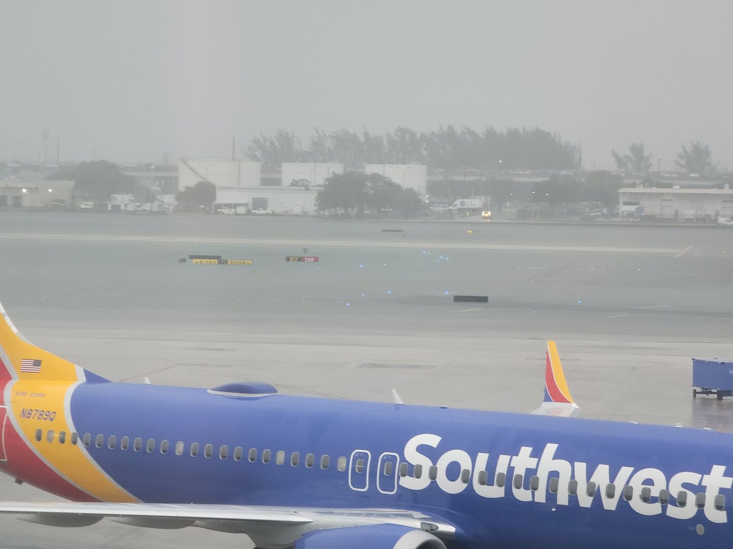 El Aeropuerto de Fort Lauderdale colapsó tras inundarse