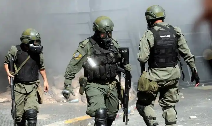 El gobierno intenta recuperarse del sopapo y redobla la apuesta