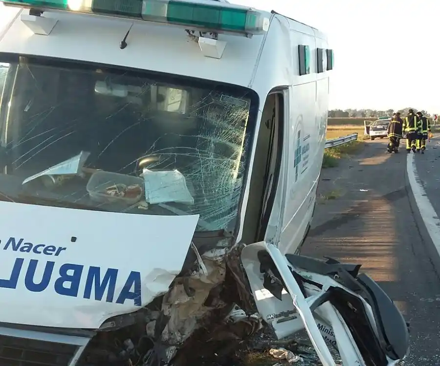 Ambulancia que trasladaba paciente desde Tandil protagonizó un accidente 