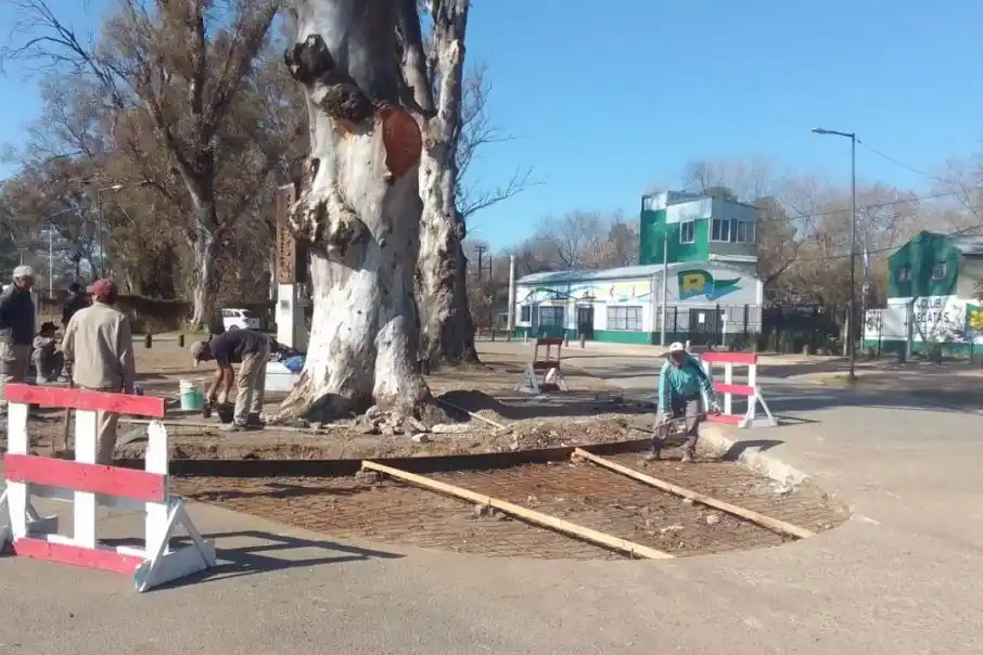 Iniciaron una serie de trabajos de ampliación de las calles de ingreso y egreso del Camino de la Costa