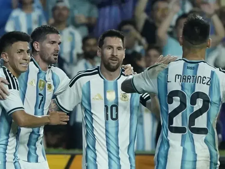 Argentina se mide con Austria  en Dallas con el objetivo de sellar su pase a 16 avos.de final. Desde las 13, servicio espacial de RADIO RAFAELA vía Radio Nacional. Foto:Reuters