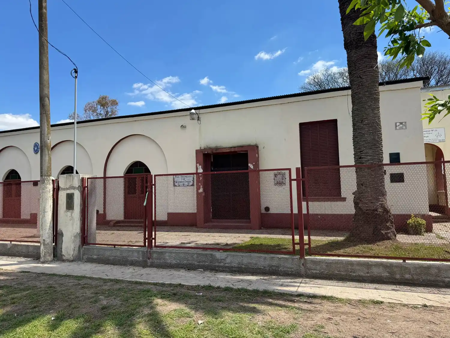 Hay seis alumnos que no van a la escuela porque alguien debe hacerse responsable de "cruzar la calle". Foto ilustrativa La Opinión.