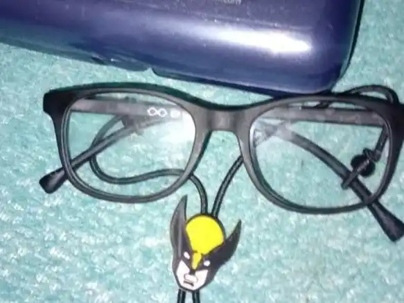 Buscan lentes de niño extraviados