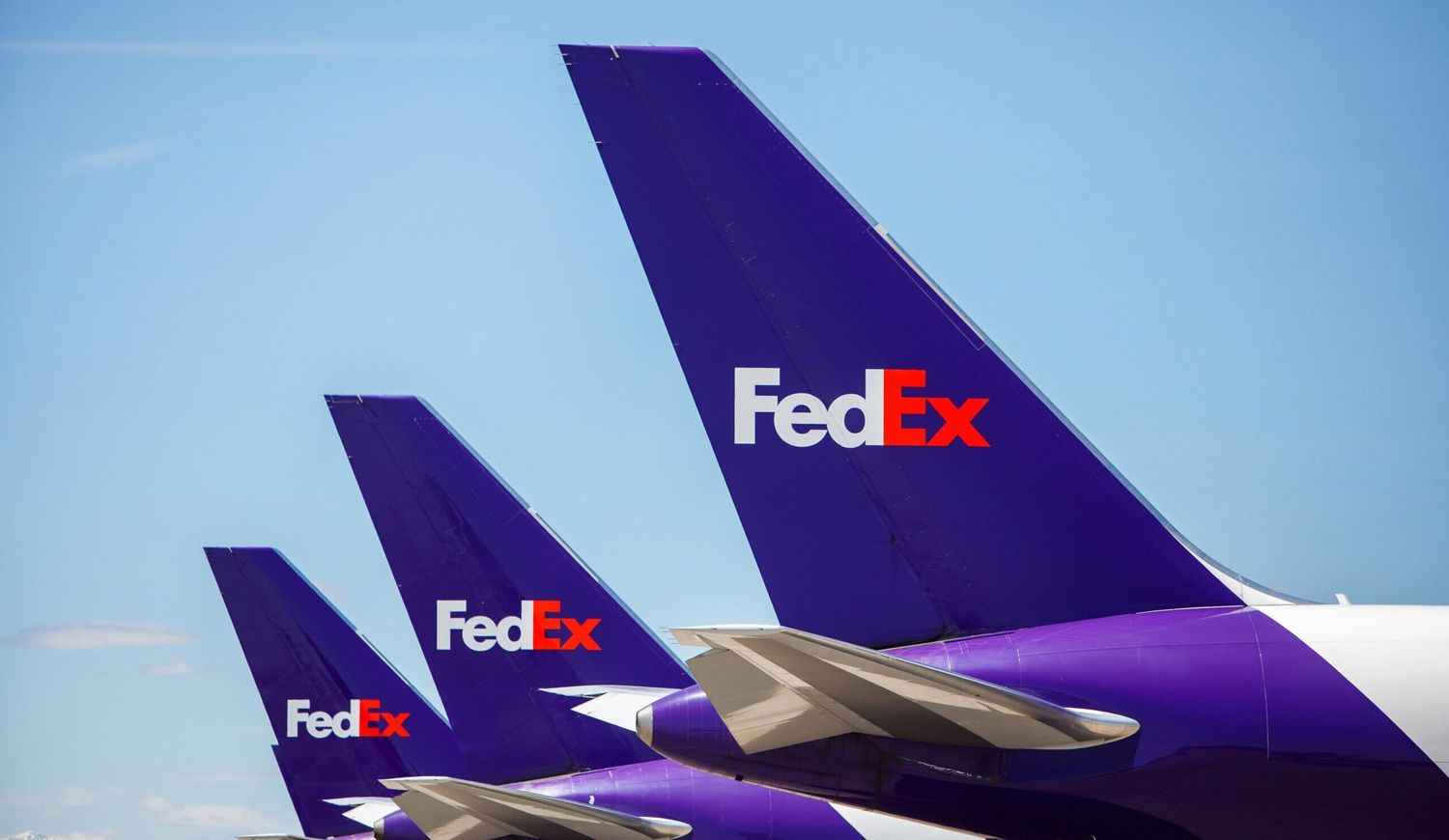 FedEx suspende servicios hacia Rusia y Ucrania