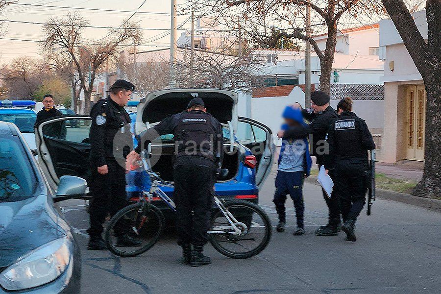 Robó una bicicleta en pleno centro, lo vieron desde el CeMU y lo atraparon a unas pocas cuadras