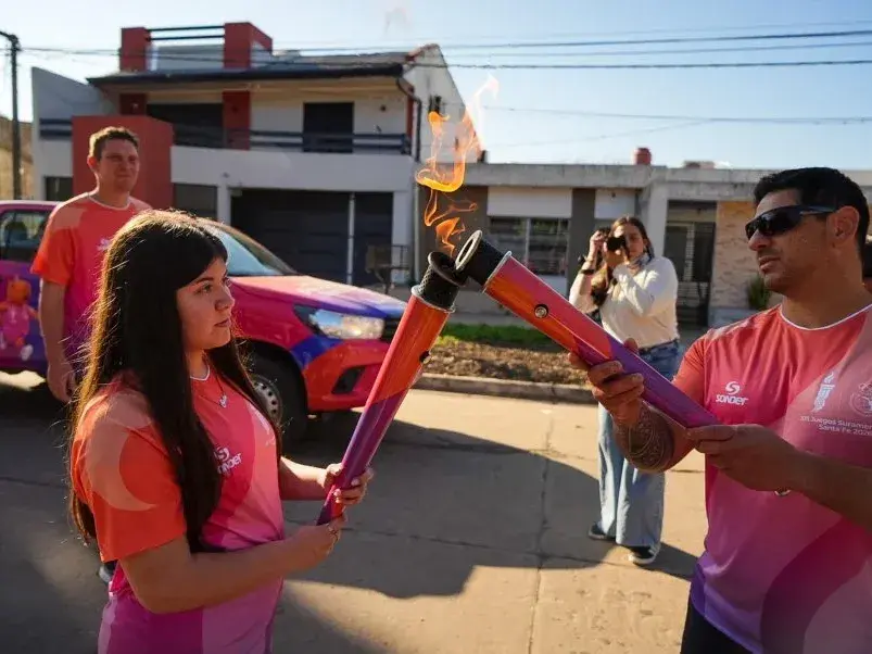 Vilal Ocampo recibió este domingo la llama Suramericana. Foto: Prensa Jugos Suramericanos