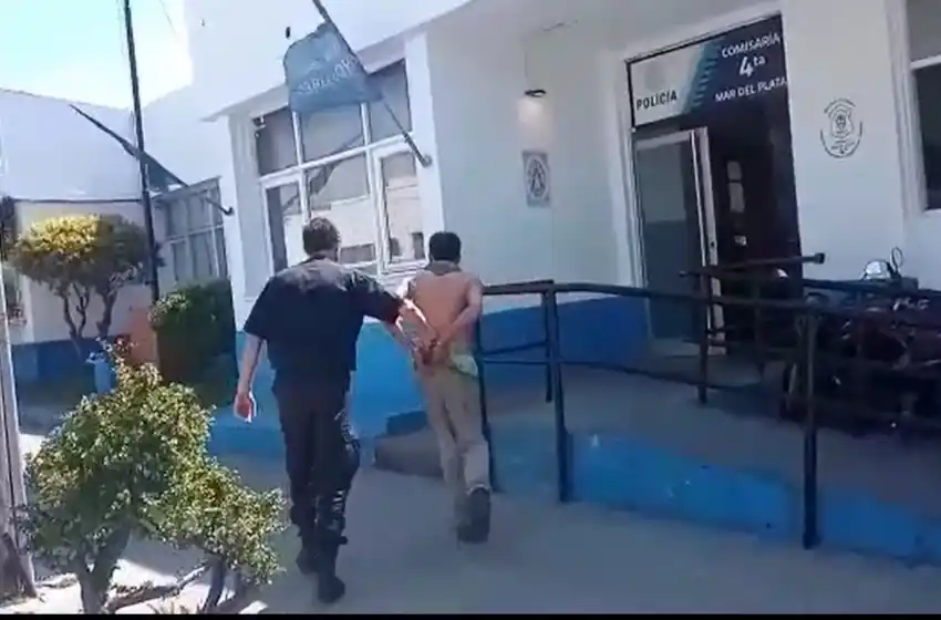 Intentaron estrangularla y su perro le salvó la vida