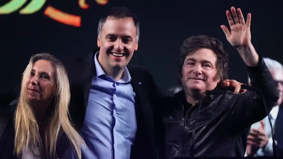 Javier Milei sumará a Manuel Adorni a sus actividades para ratificarle su apoyo