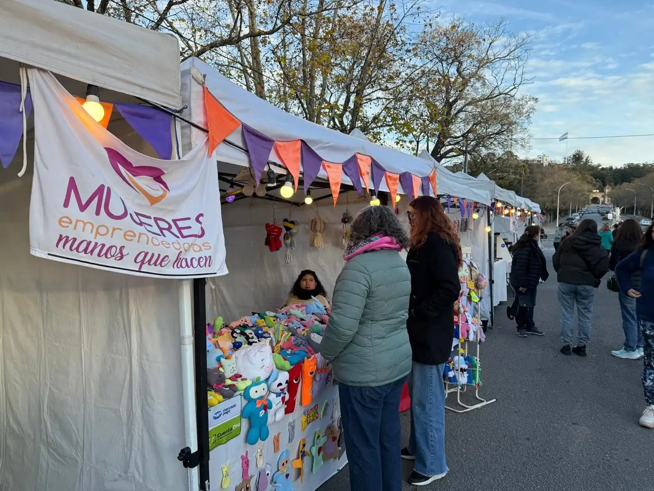 Mujeres Emprendedoras participará de la Feria de la Comunidad Emprendedora este fin de semana en Plaza Moreno.
