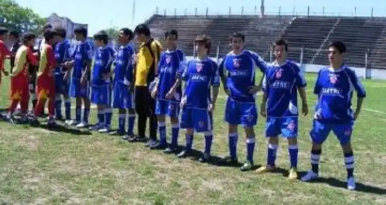 Fútbol. Mitre avanza en el torneo nacional