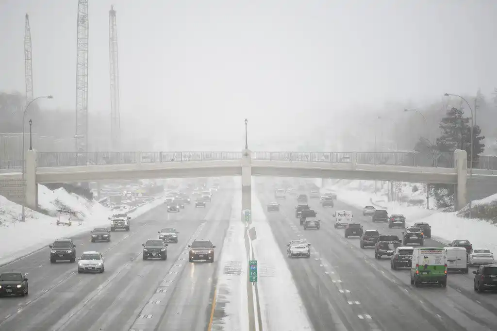 ¡EL INVIERNO HACIENDO DE LAS SUYAS! Suspenden miles de vuelos en EE.UU. por fuerte temporal