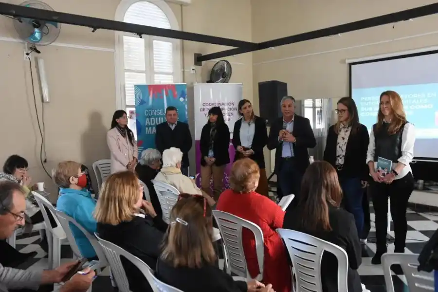 Se presentó el programa “Personas mayores en entornos digitales: sus derechos como consumidoras”