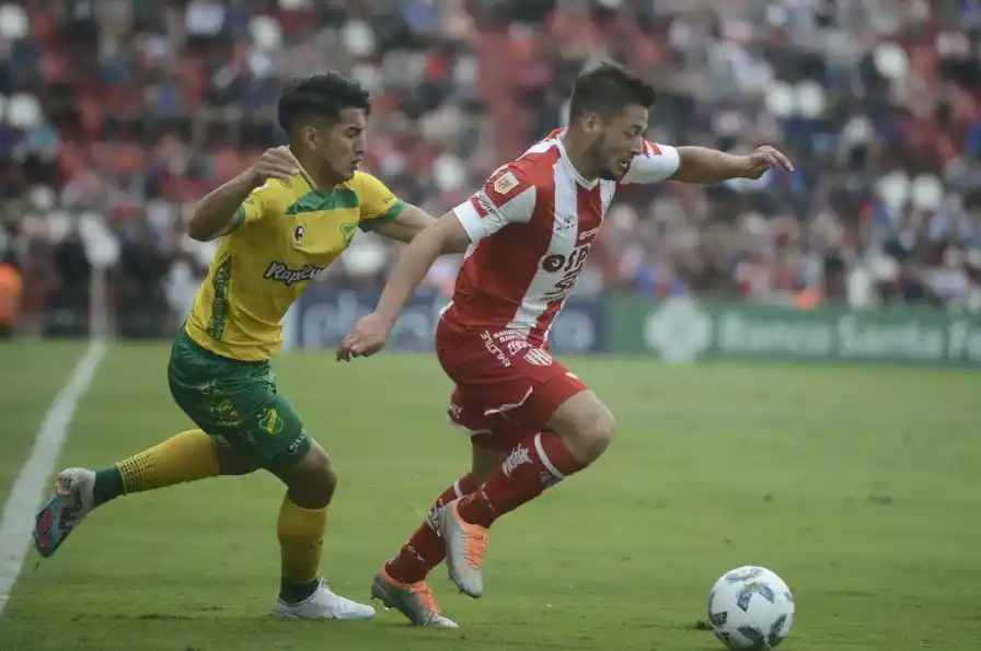 El “Tatengue” y el “Halcón” igualaron 0 a 0 en el estadio 15 de Abril.