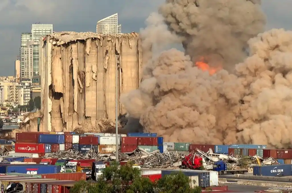 Beirut: se desplomó la parte norte de los silos del puerto