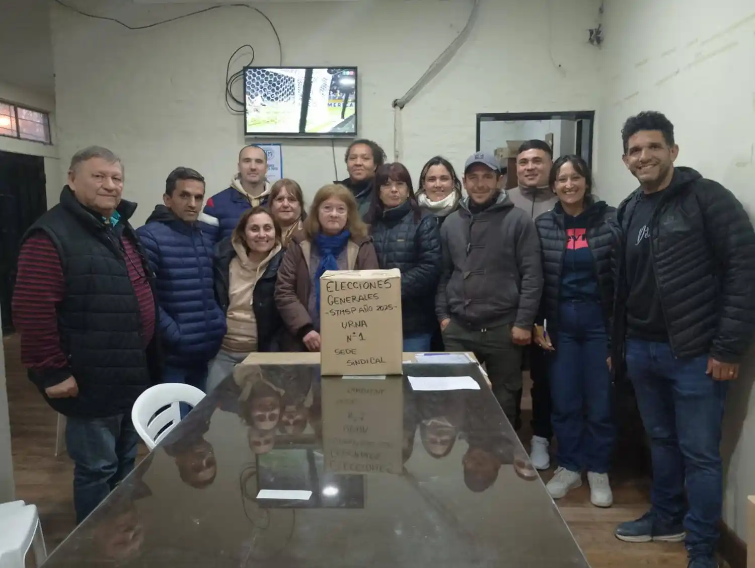 "Mono" Acosta y el grupo que lo acompaña en la conducción del Sindicato de Municipales.