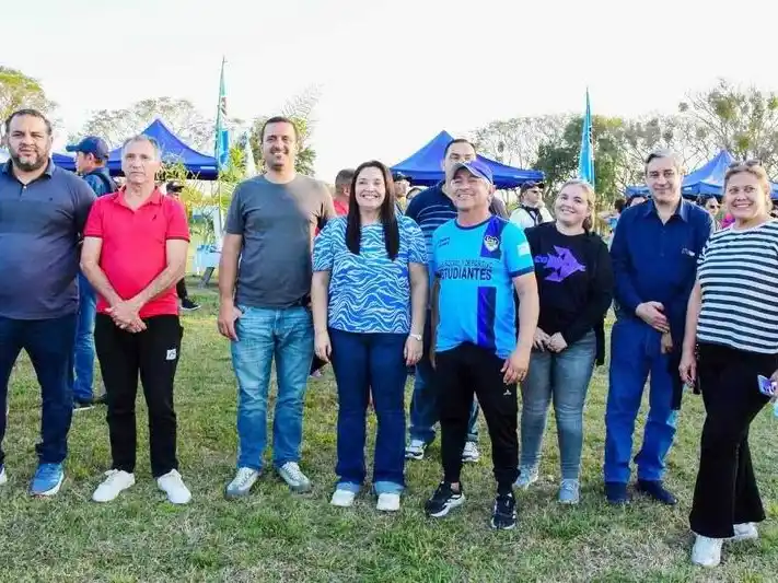 El vicegobernador participó en el 3.er Torneo 
de Fútbol Infantil Pinchitas en Pirané