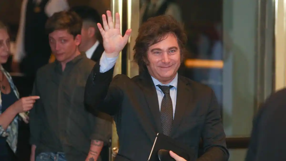 Milei visitó la sinagoga OHEL para "dar las gracias por el lugar que le ha dado Hashem"