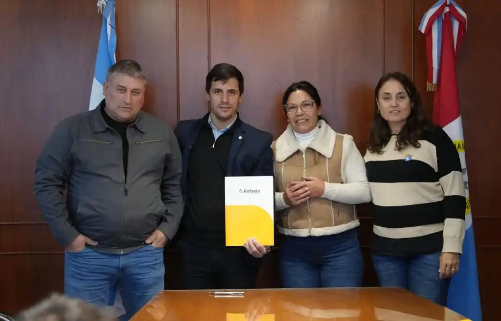 Viotti firmó un convenio con 3 empresas de la ciudad que brindarán servicios en el Parque Tecnológico