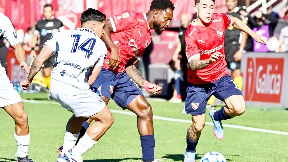 Independiente se impuso ante Independiente Rivadavia por los octavos de final