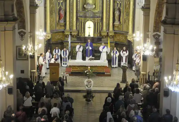 Emotiva despedida al padre Raúl en el Santísimo Sacramento