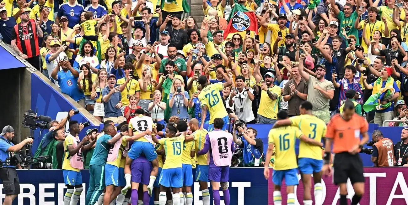 Gabriel Martinelli marcó el gol de la clasificación brasileña en el tiempo de descuento. Foto: Reuters