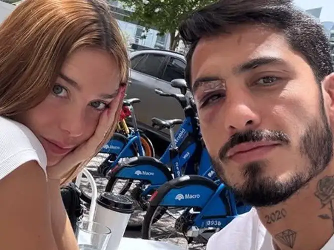 La foto con la que confirmaron su romance en redes.