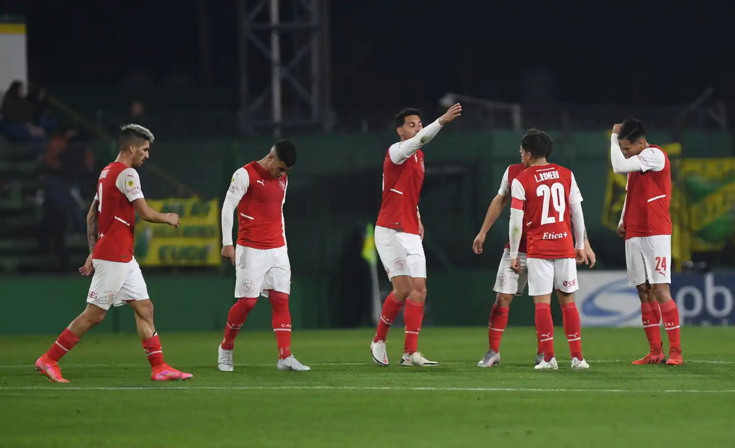 Arde Independiente: Tras la derrota ante Defensa, el club de Avellaneda atraviesa horas decisivas para su futuro