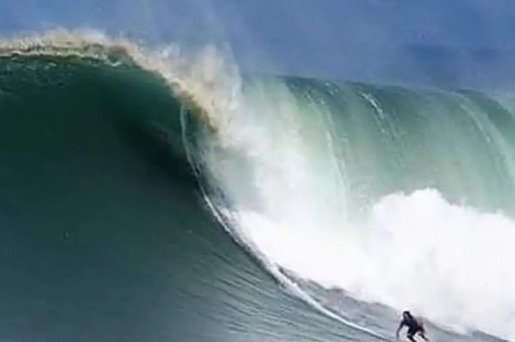 México: un reconocido surfista argentino murió al caer de una ola