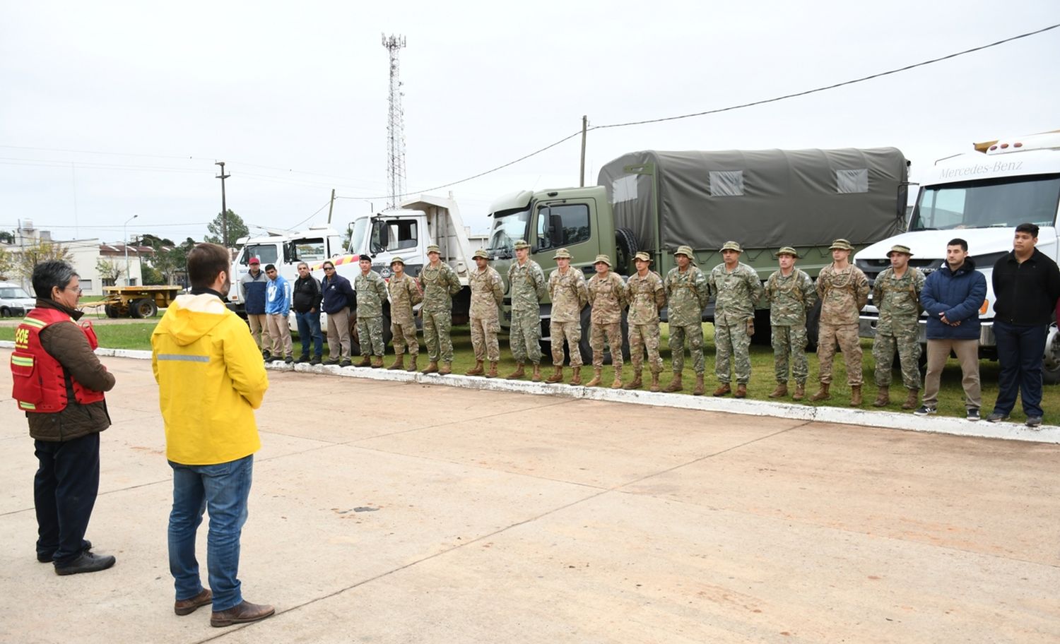 El intendente Azcué pidió tranquilidad a la comunidad ante la crecida del río Uruguay