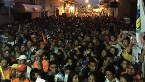 Con marchas y contramarchas, Venezuela vivió una jornada de tensión