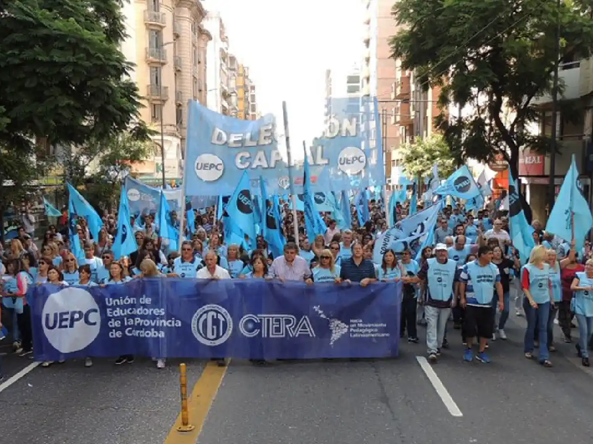 Conflicto docente en Córdoba: en asambleas de delegados definen cómo continuar el plan de lucha