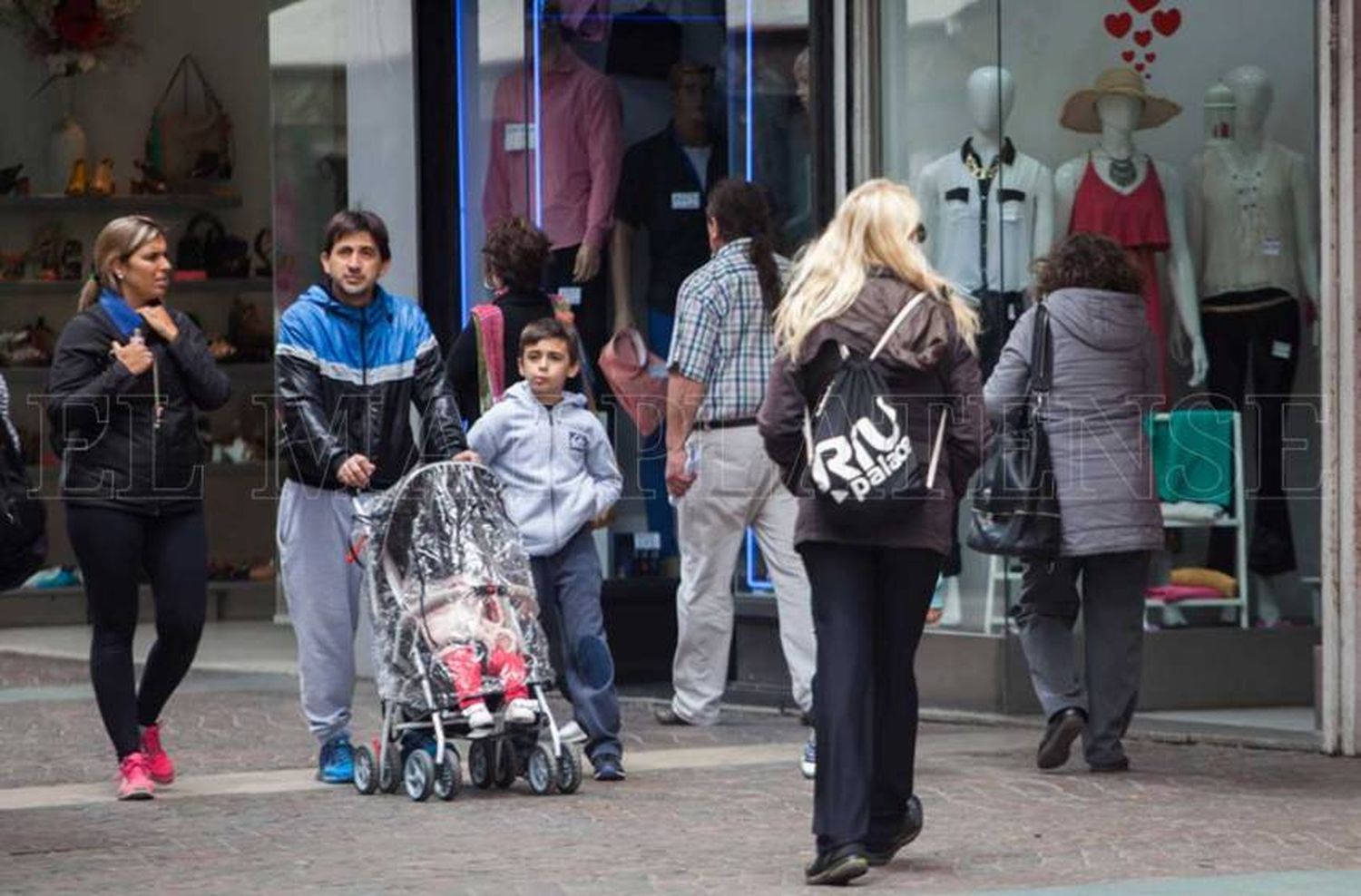 Cayeron 3,5% las ventas minoristas durante el fin de semana largo