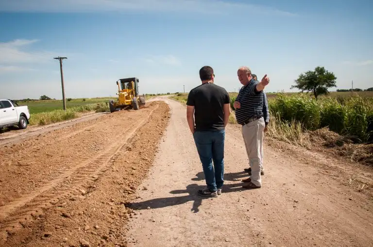Vialidad coordina tareas de conservación de caminos con el municipio de Crespo