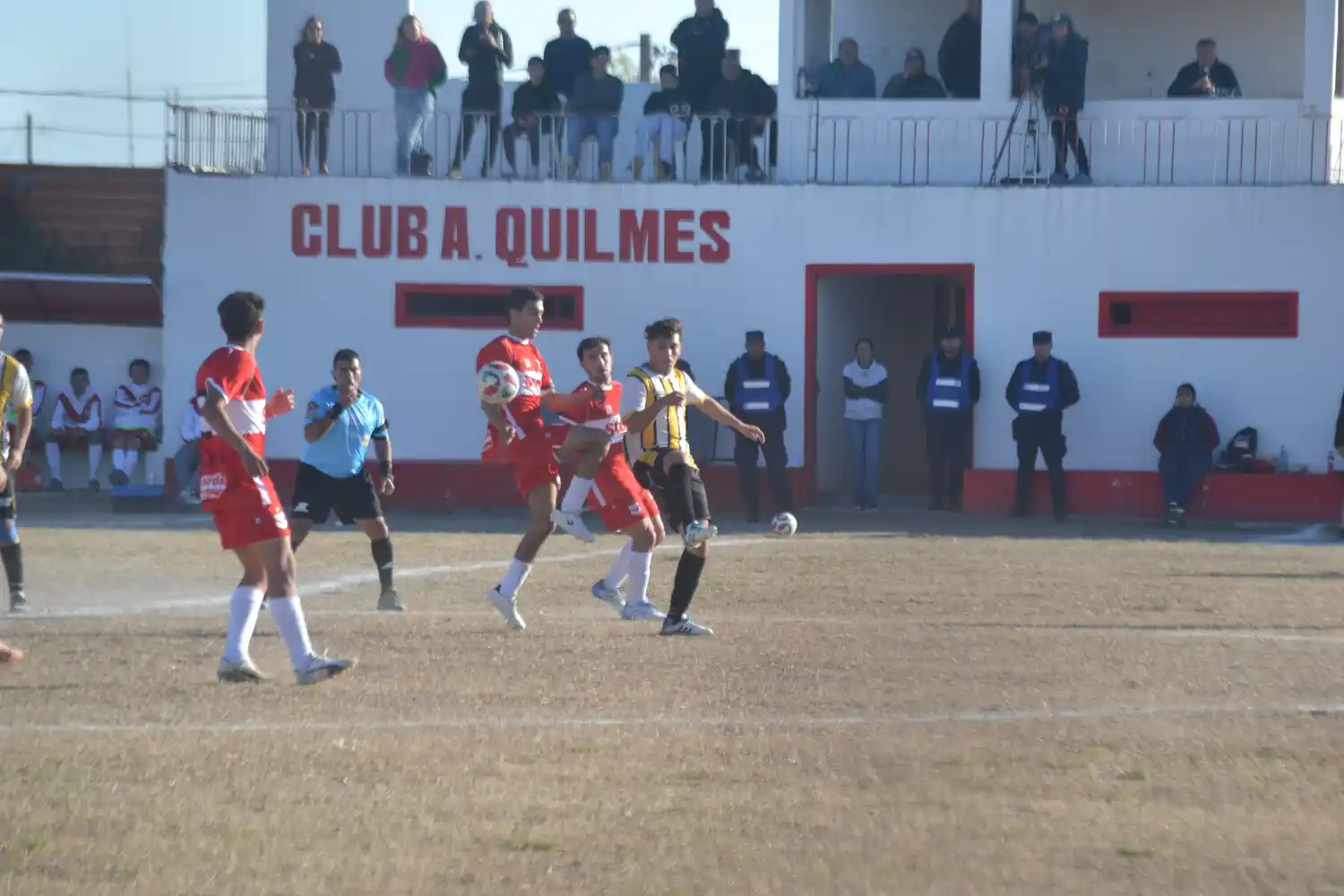 Quilmes y Juventud una
 igualdad que los deja preocupados