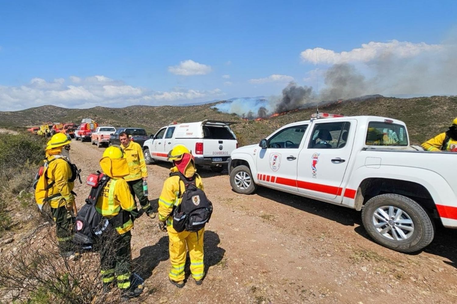 Brigadistas enviados por Santa Fe continúan combatiendo los incendios en Córdoba