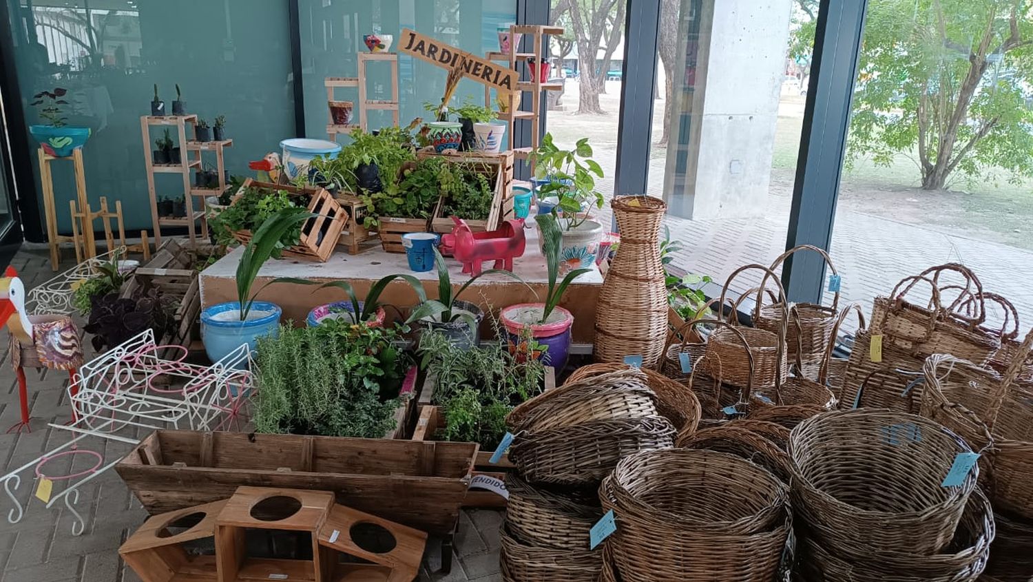 En la feria hay una amplia variedad de productos.